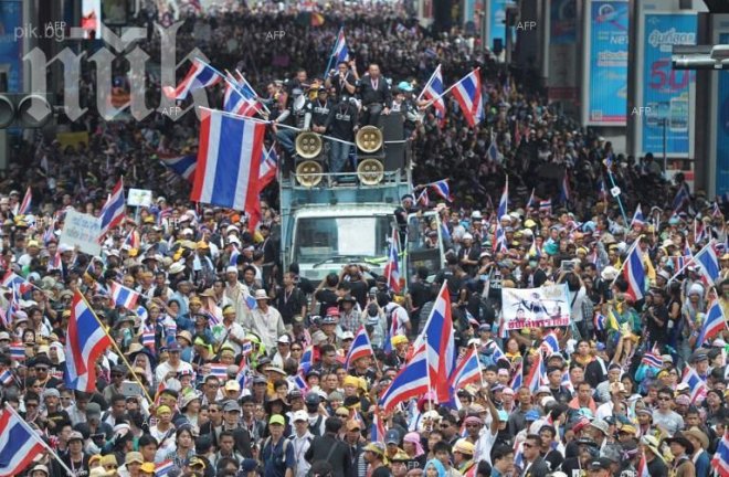 Двама загинаха при атака на лагер на протестиращи в Банкок