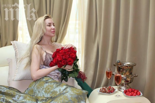 Антония Петрова осъмна с букет от червени рози и шампанско за рождения си ден (снимки)