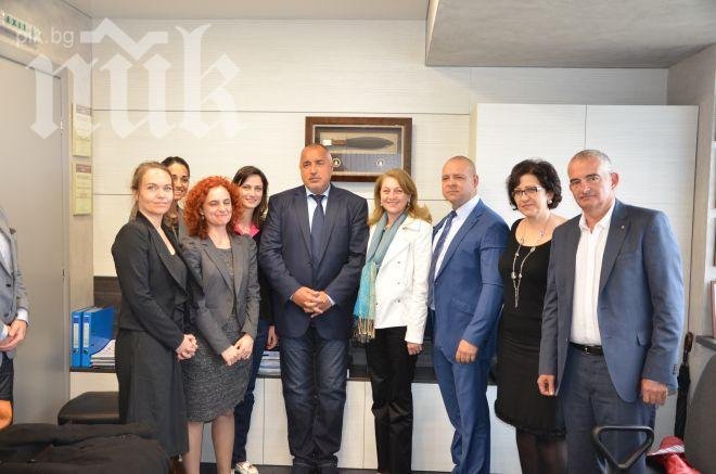 Борисов и кандидатът за евродепутат Мария Габриел се срещнаха с представители на тютюневия бранш