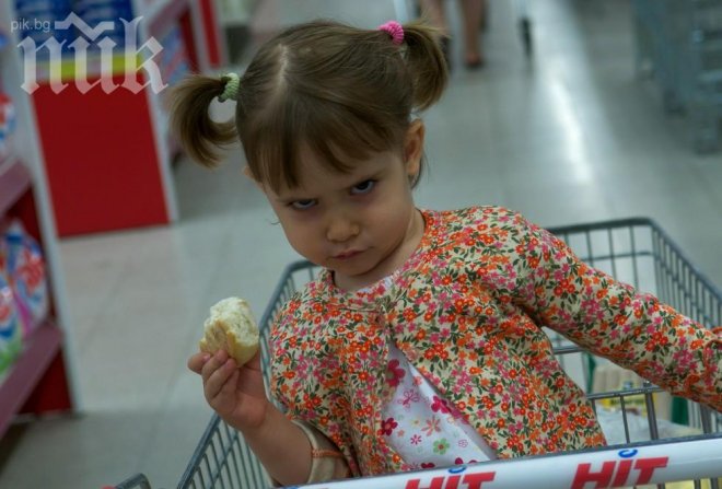 Деца - апаши свиха играчки от детска градина