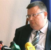 Сотир Цацаров: Не мога да ги спра да ме хвалят!