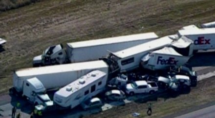 двама души загинаха 100 ранени верижна катастрофа сащ