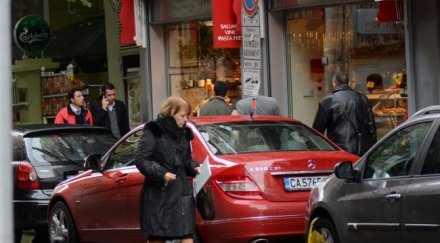 зорка подкара червен мерцедес 000 лева