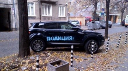 жигосаха коли надпис полиция