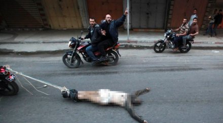 палестинци влачиха труп израелски шпионин видео