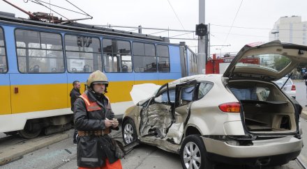 трамвай премаза субару снимки