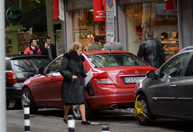 Зорка подкара червен „Мерцедес”  за 70 000 лева