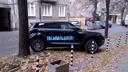 Жигосаха 20 коли с надпис Полиция