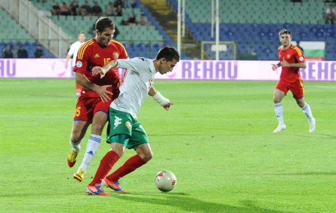 Трима физиотерапевти лекуват роден национал