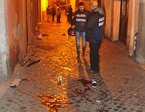 Фен на Тотнъм наръган жестоко в Рим