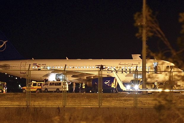 Самолет кацна аварийно в Лисабон