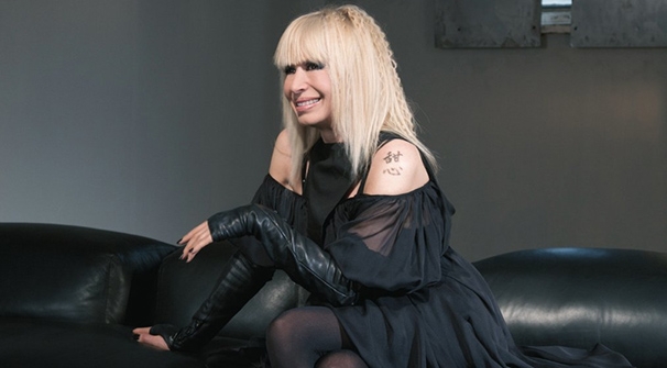 Лили бори стреса с мед и шоколад преди концертa