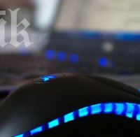 Шок! Хванаха монах да мастурбира по Скайп