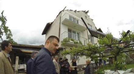 бареков дари лични средства пострадалите смерча обновена