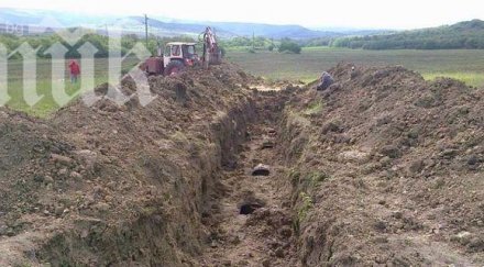 скандал протеже червен депутат напоителни системи плячкосва тръбопроводи падина