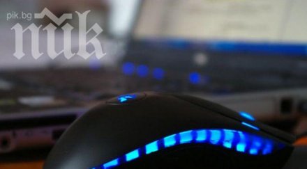 шок хванаха монах мастурбира скайп