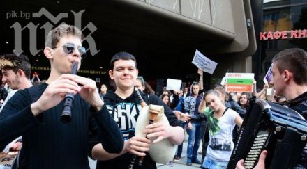 ученици освиркаха правителството варна премести заседанието