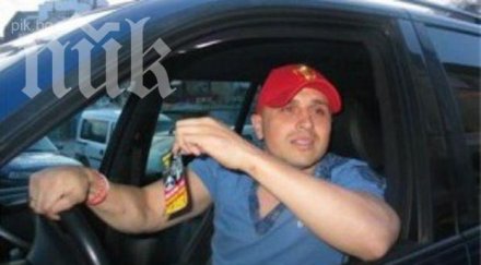 куката заплашва гаджето русата златка плеймейтката паника