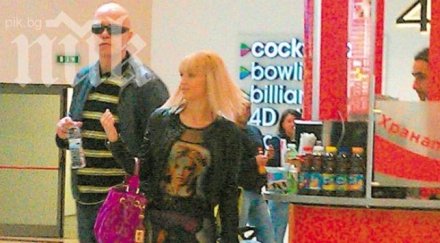 слави мартина осиновяват дете