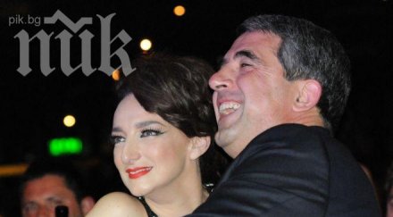 деси тенекеджиева беснее студиото сашо диков заради фотос плевнелиев снимки