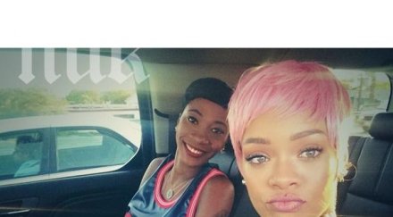 риана показа странна коса зърна