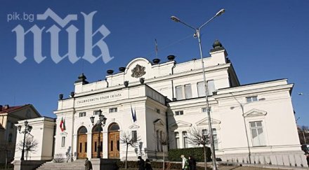 240 помияри саботират парламента