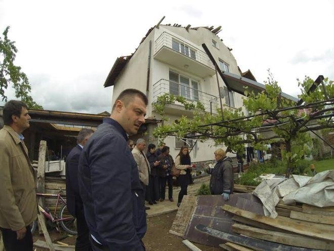 Бареков дари лични средства на пострадалите от смерча (обновена)