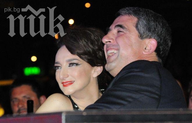 Деси Тенекеджиева беснее в студиото на Сашо Диков заради фотос с Плевнелиев (снимки)