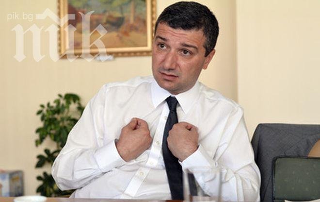 Стойнев: Огромна лъжа е, че някой ни пише законодателството