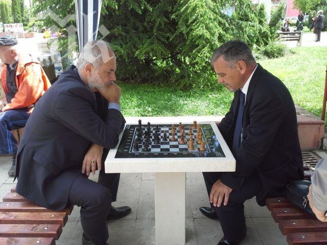 Кандидатът за евродепутат от ГЕРБ Владимир Уручев откри шахматен турнир 