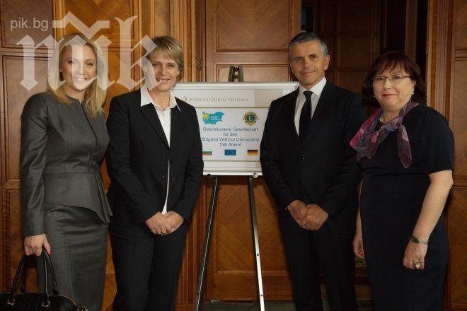 Евромайки става международна организация