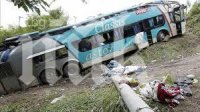 Най-малко 23 души загинаха при катастрофа на автобус в Бразилия