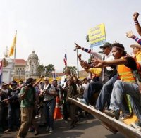 Армията на Тайланд въведе военно положение