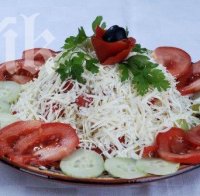 Шопската салата печели в анкетата на ЕП за най-популярно ястие