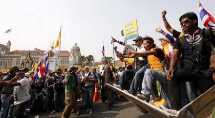 армията тайланд въведе военно положение