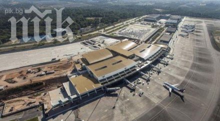 срути покрив летище световното