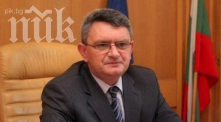 шефът комисията защита потребителите обвини драгомир стойнев задкулисие