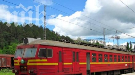 карнавален влак движи линията габрово царева ливада снимки