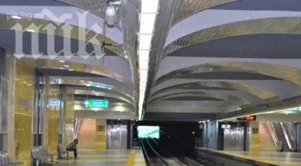 живи дървета красят метрото