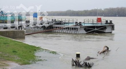дунав потопи пристанище русе чака приливна вълна сряда