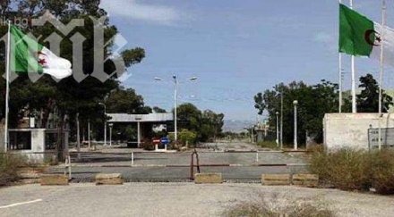 алжир затворил сухопътната граница либия