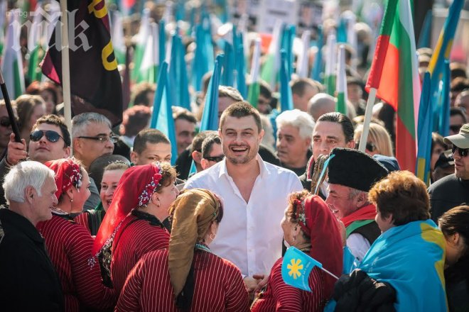 Бареков: Депутатът Даниел Георгиев е бит и заплашван, за да остане в ГЕРБ