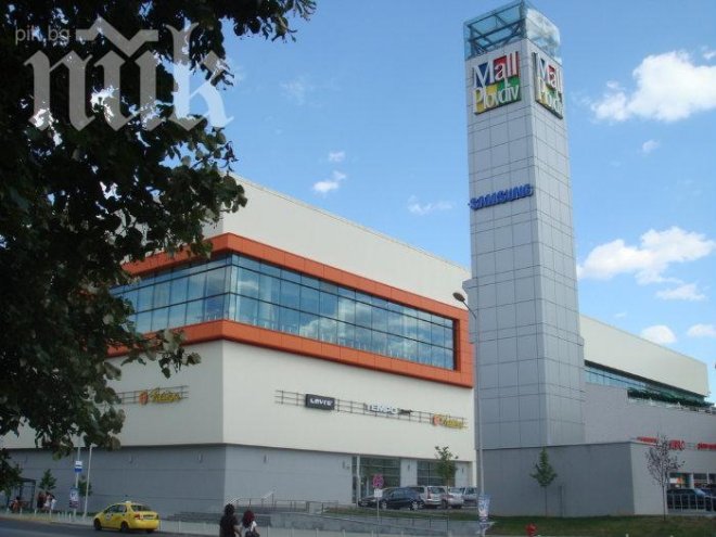 Мъж откри стрелба в мол Пловдив