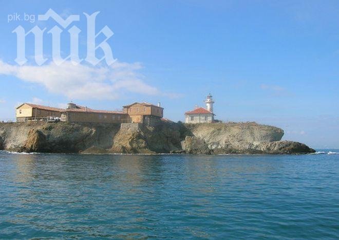 Голяма авария спря тока на о. Света Анастасия, корабчето за туристи няма да работи