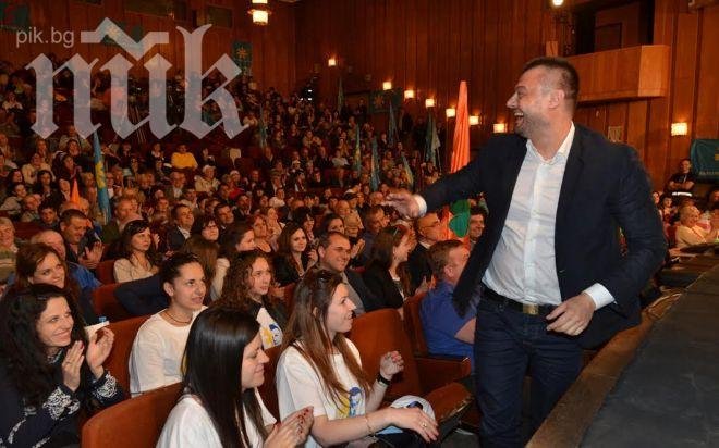 Николай Бареков пред ПИК: Маргарита Попова трябва да стане служебен премиер. Така тя ще се отърве от нежеланото си съжителство с Плевнелиев!