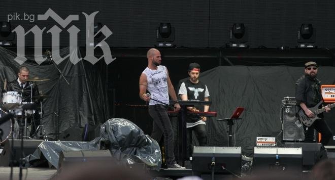 Пред 30-хилядна публика Д2 представиха новия си албум