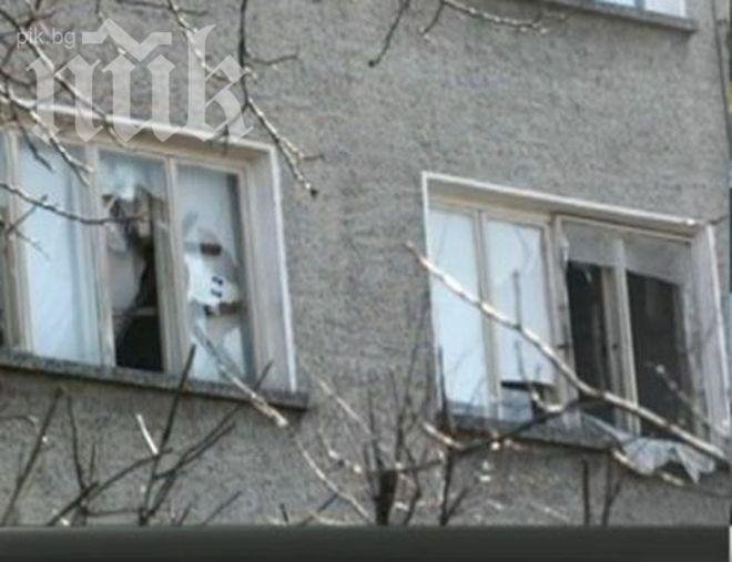 Уволниха двамата полицаи, снимали преди акцията в Лясковец