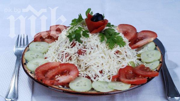 Шопската салата печели в анкетата на ЕП за най-популярно ястие