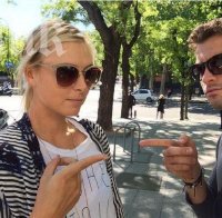 Гришо и Маша на разходка под дъжда в Париж (снимки)