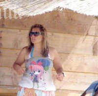 Кеф! Лора Крумова и Галя Щърбева яхнаха сърфове с бебетата (снимки)
